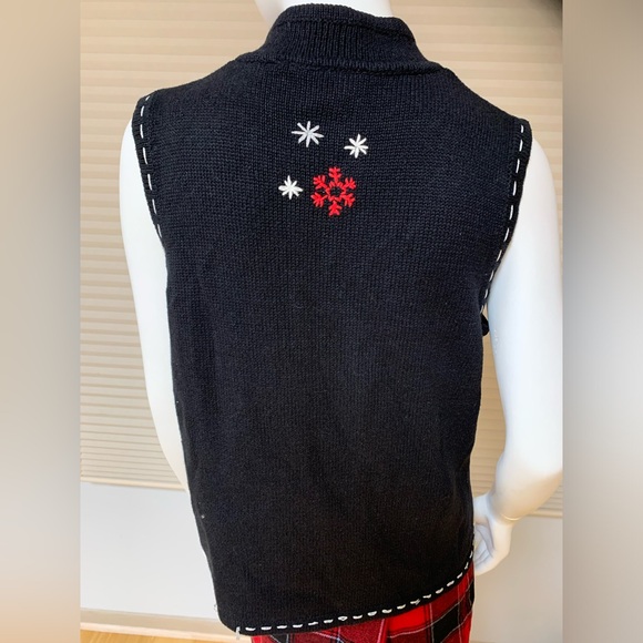 Erika Women’s Christmas Knit Sweater Vest. Size: M - Picture 2 of 6